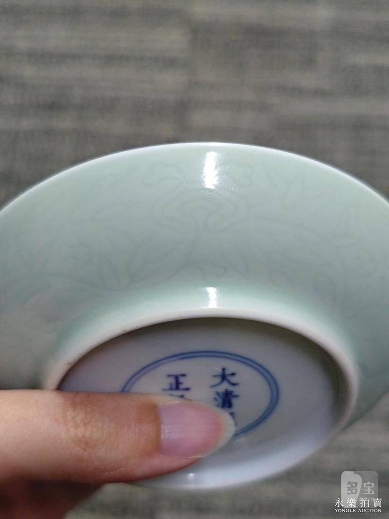 清雍正 粉青釉暗刻灵芝纹盘 - 图4